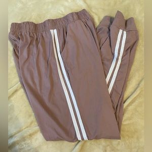 High waisted, mauve joggers with pockets